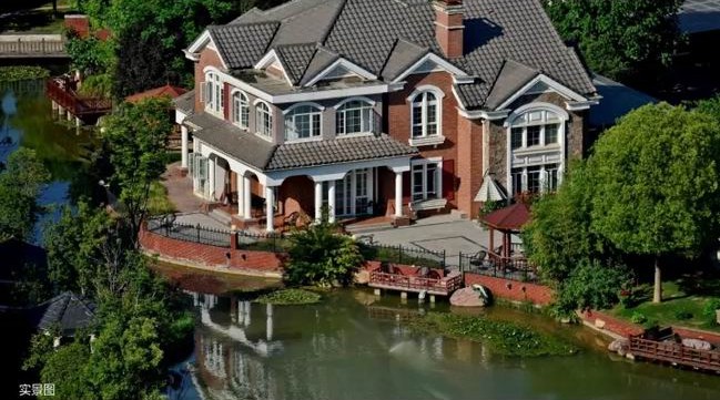 一湖潋天地，一墅悦人生